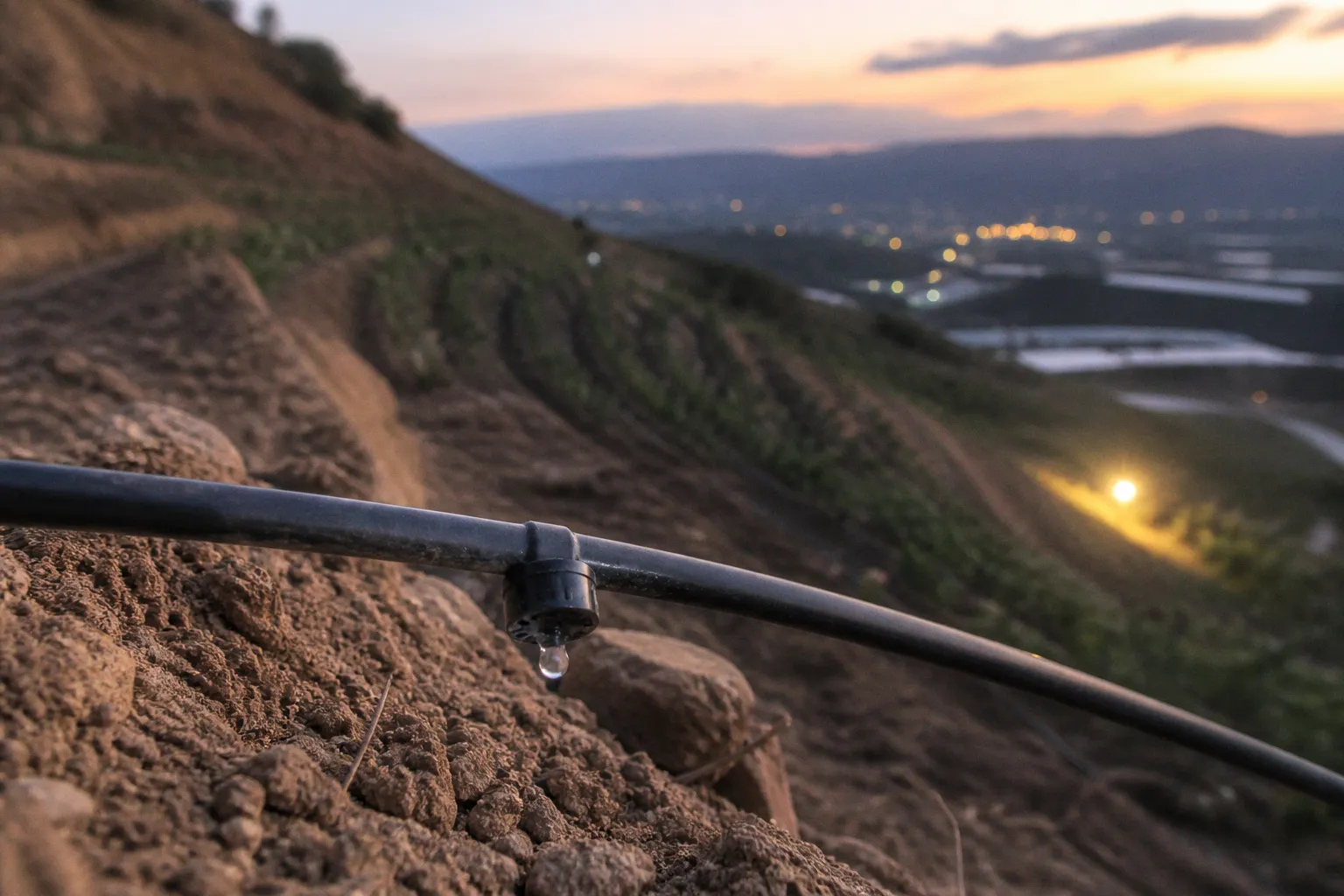 Drip irrigation emitters: choosing for sloped land